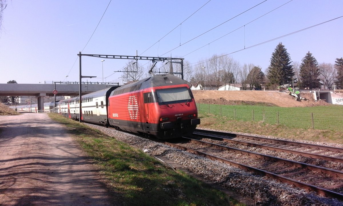 Nachschss des IC 1 von St. Gallen nach Genf, der heute von der Re 460 094  Rhätia  geschoben wurde.

Rickenbach TG, 24.03.2019