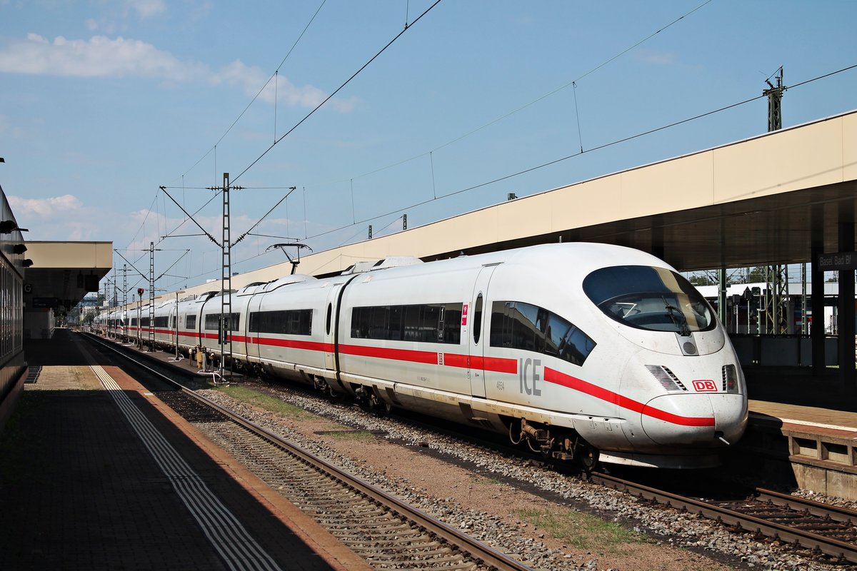 Nachschuss am 06.08.2015 auf 406 054-7 (4654) als dieser als ICE 104 (Basel SBB - Amsterdam Centraal) zusammen mit 406 510-8 (4610)  Frankfurt am Main  als ICE 504 (Basel SBB - Köln Hbf) an den Bahnsteig von Basel Bad Bf rollten.