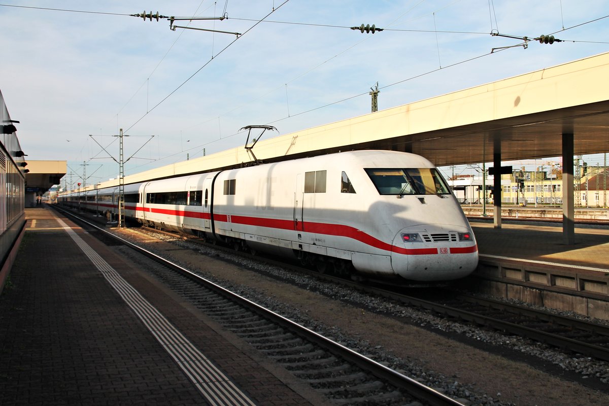 Nachschuss am 10.11.2015 auf 401 014-6  Friedrichshafen , als dieser auf Gleis 4 des Badischen Bahnhof von Basel als ICE 70 (Basel SBB - Hamburg Altona) einfuhr.