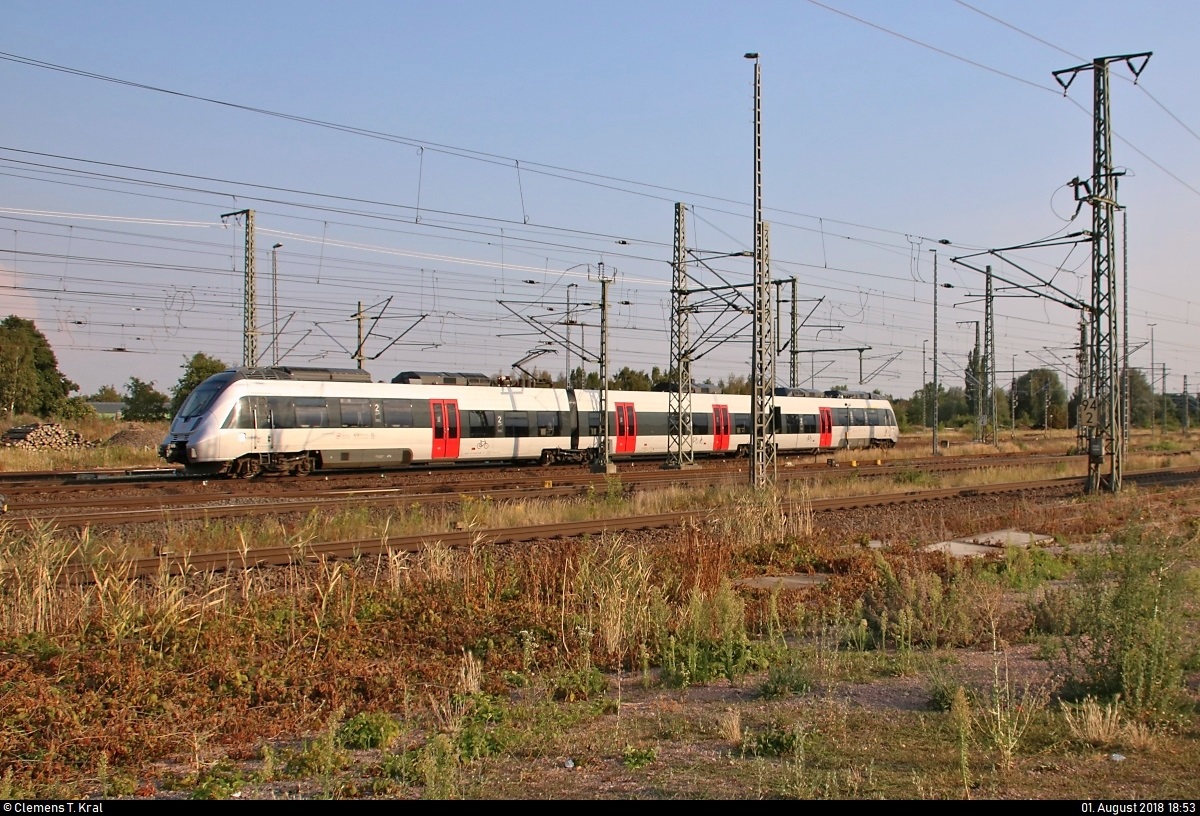 Nachschuss auf 1442 ??? (Bombardier Talent 2) von DB Regio Südost als RB 16192 (RB51) von Falkenberg(Elster), die ihren Endbahnhof Lutherstadt Wittenberg Hbf auf Gleis 5 erreicht.
Standort öffentlich zugänglich. Koordinaten: 51°52'21.8 N 12°39'59.6 E
[1.8.2018 | 18:53 Uhr]