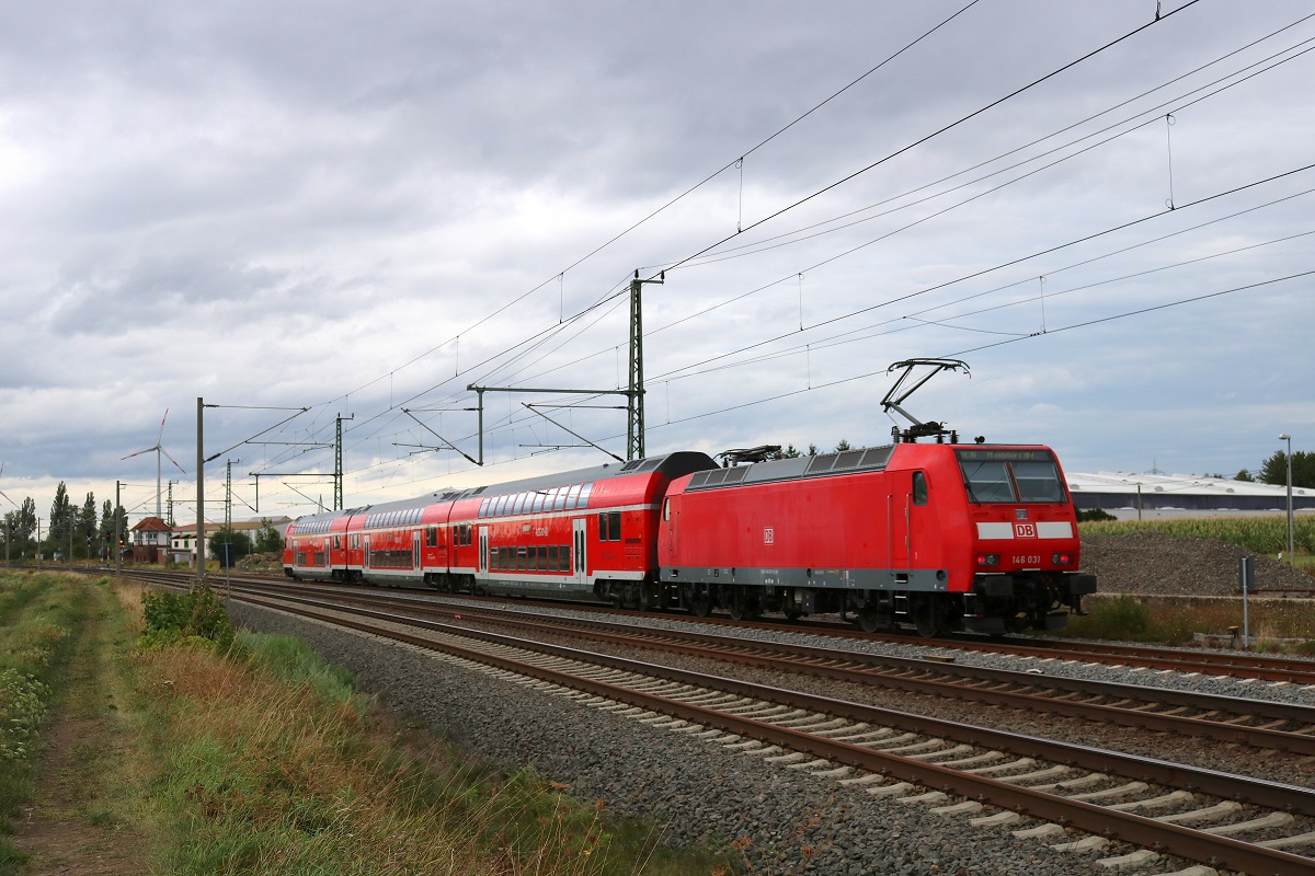 Nachschuss auf 146 031 der Elbe-Saale-Bahn (DB Regio Südost) als RE 16320 (RE30) von Naumburg(Saale)Hbf nach Magdeburg Hbf in Niemberg auf der Bahnstrecke Magdeburg–Leipzig (KBS 340). [9.9.2017 | 13:29 Uhr]