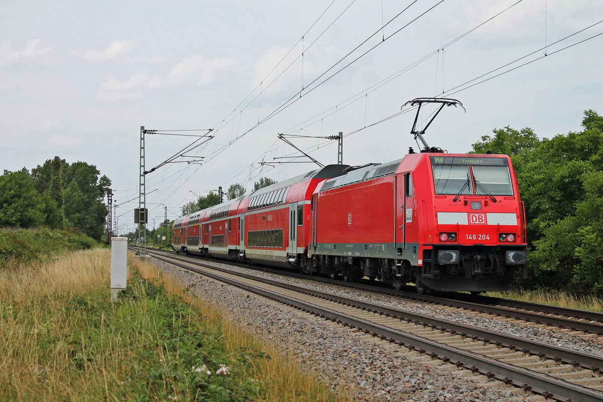 Nachschuss auf 146 204, als diese am 22.07.2017 mit ihrer RB (Neuenburg (Baden) - Freiburg (Brsg) Hbf) in den Hp. Buggingen einfuhr.