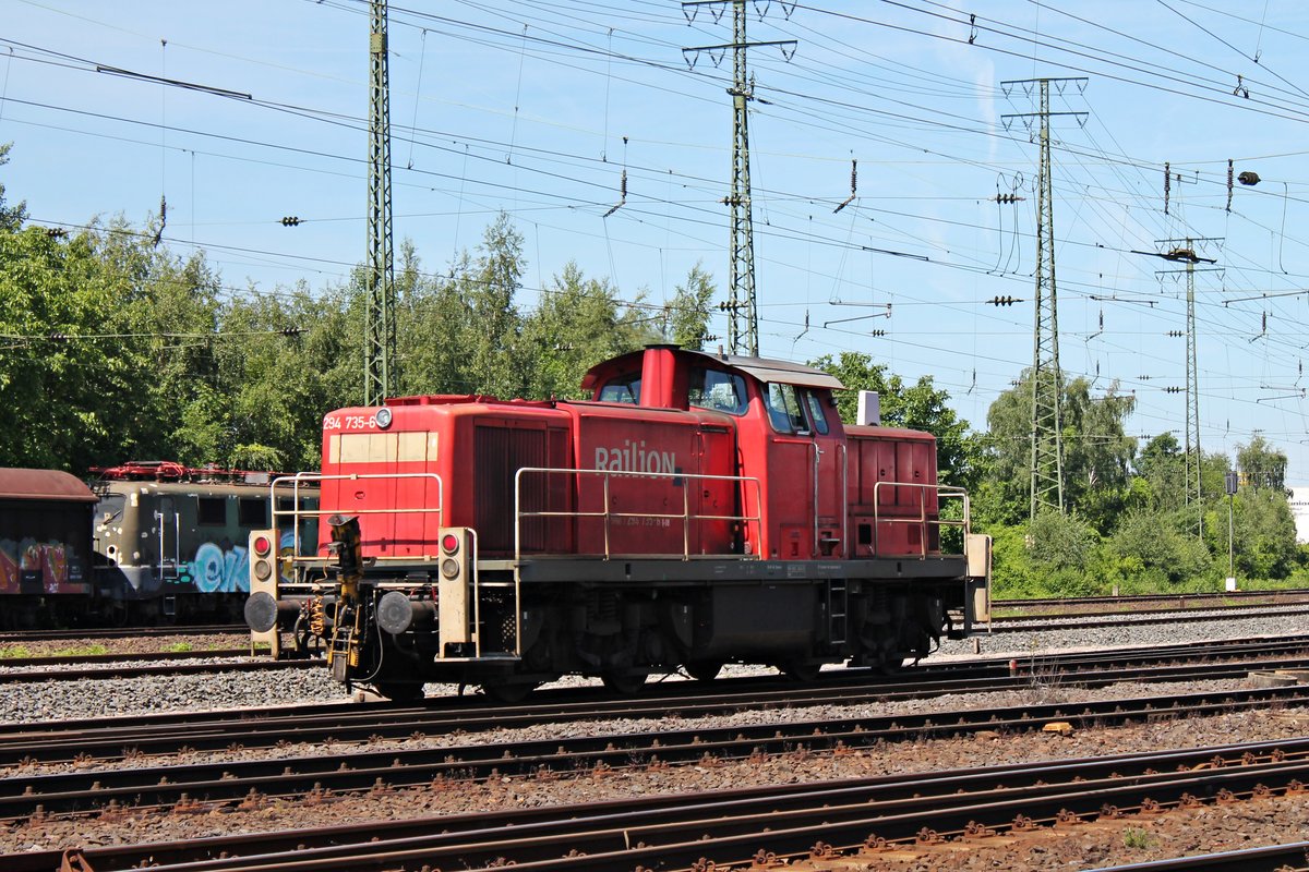 Nachschuss auf 294 735-6 am 14.06.2015, als sie in den Ragierbahnhof von Koblenz Lützel einfuhr.