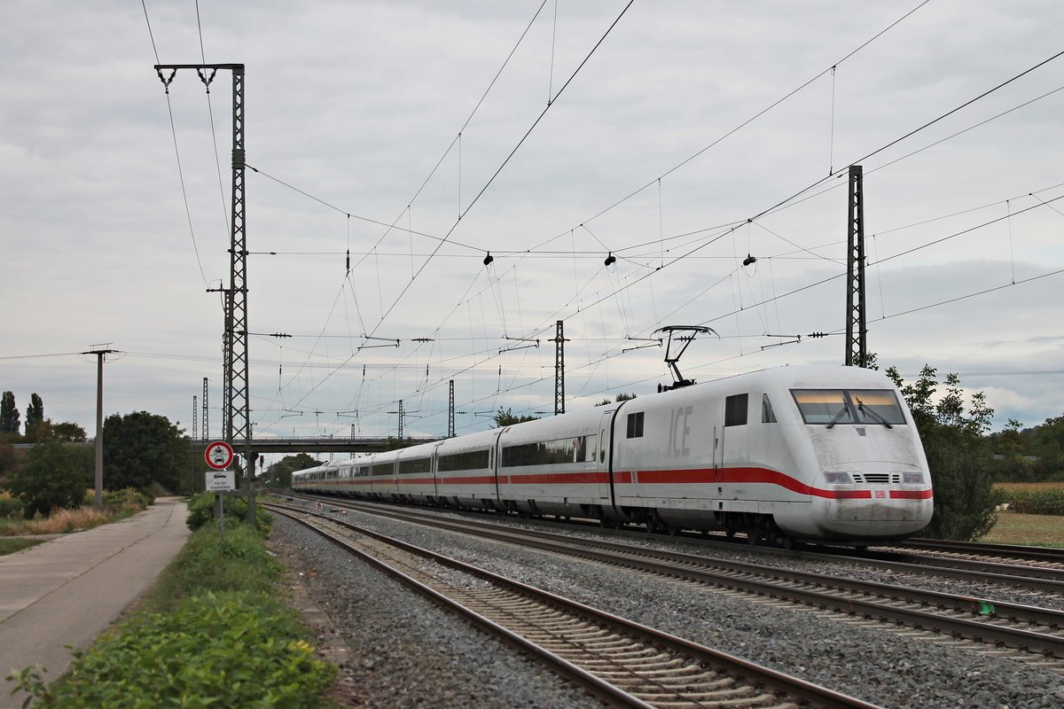 Nachschuss auf 401 001-3  Gießen , als dieser als ICE 274 (Basel SBB - Berlin Ostbahnhof) durch Müllheim (Baden) in Richtung Freiburg (Breisgau).