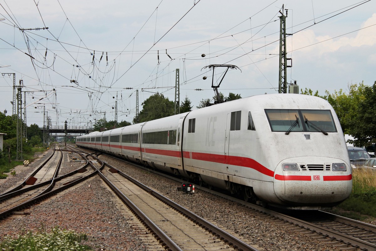 Nachschuss auf 401 052-6  Hanau  am 23.07.2014 bei der Ausfahrt in Müllheim (Baden) gen Norden.