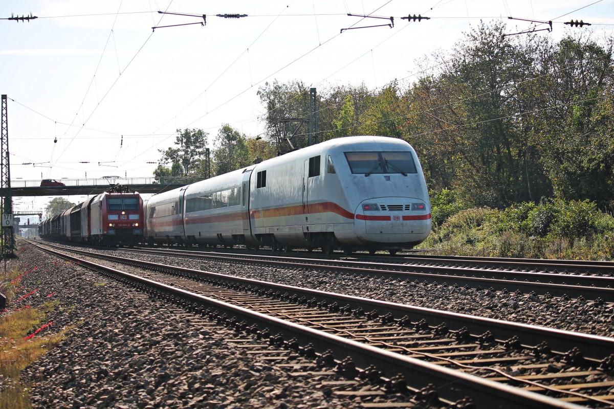 Nachschuss auf 401 567-3 am 19.10.2014 in Orschweier, als ihr die 185 094-0 mit einem gemischten Güterzug entgegen kam.