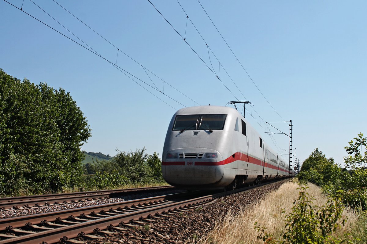 Nachschuss auf 401 577-2  Basel  am 10.07.2015, als dieser bei Hügelheim in Richtung Schweiz fuhr.