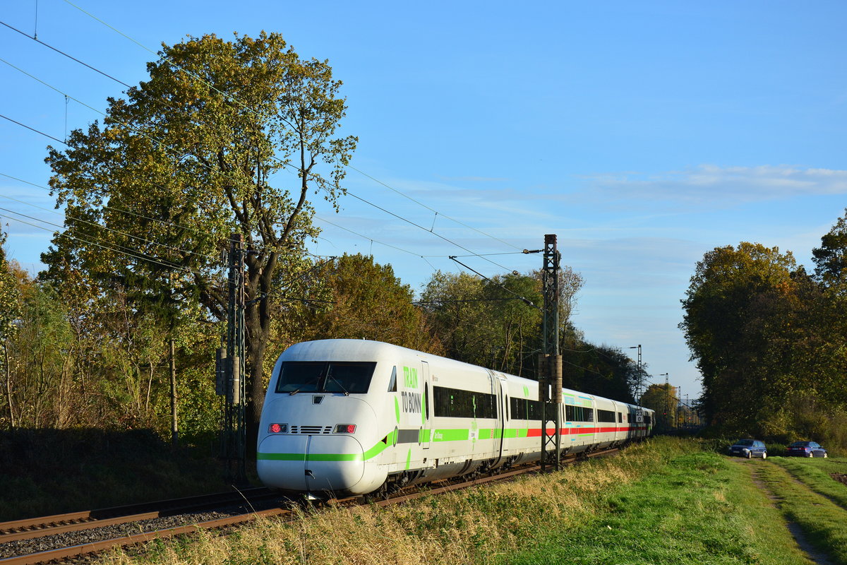 Nachschuss auf den 402 012 TRAIN TO BONN Regierungszug nach Bonn in Bornheim.

Bornheim 04.11.2017