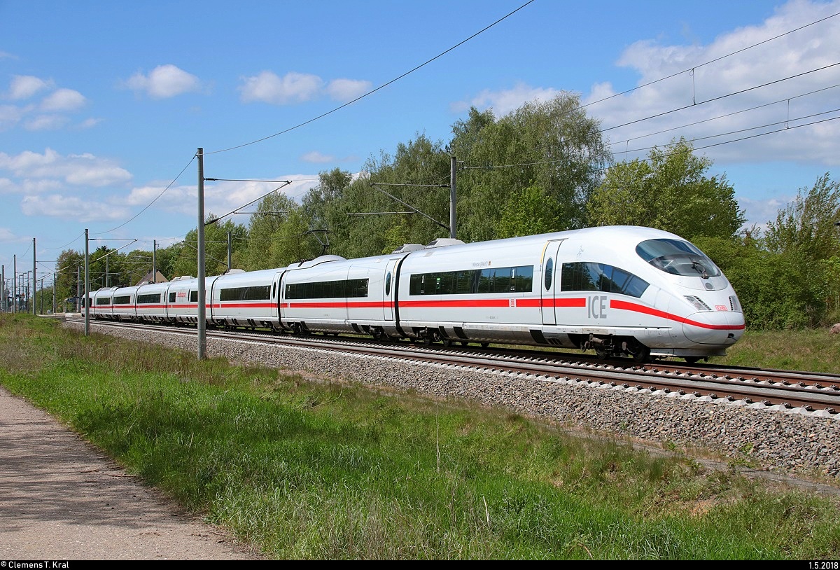 Nachschuss auf 403 018 (Tz 318  Münster (Westf.) ) als ICE 1005 (Linie 29) von Berlin Gesundbrunnen nach München Hbf, der in Hohenthurm auf der Bahnstrecke Berlin–Halle (KBS 250) fährt. [1.5.2018 | 13:10 Uhr]
