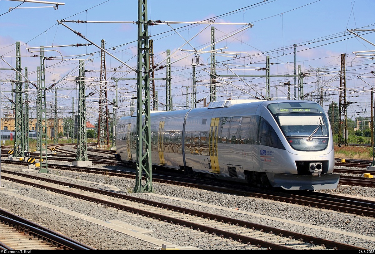 Nachschuss auf 643 623 (Bombardier Talent) von Transdev Regio Ost (Mitteldeutsche Regiobahn) als verspätete RB 74042 (RB110) nach Döbeln Hbf, die ihren Startbahnhof Leipzig Hbf auf Gleis 14 verlässt.
[26.6.2018 | 13:13 Uhr]