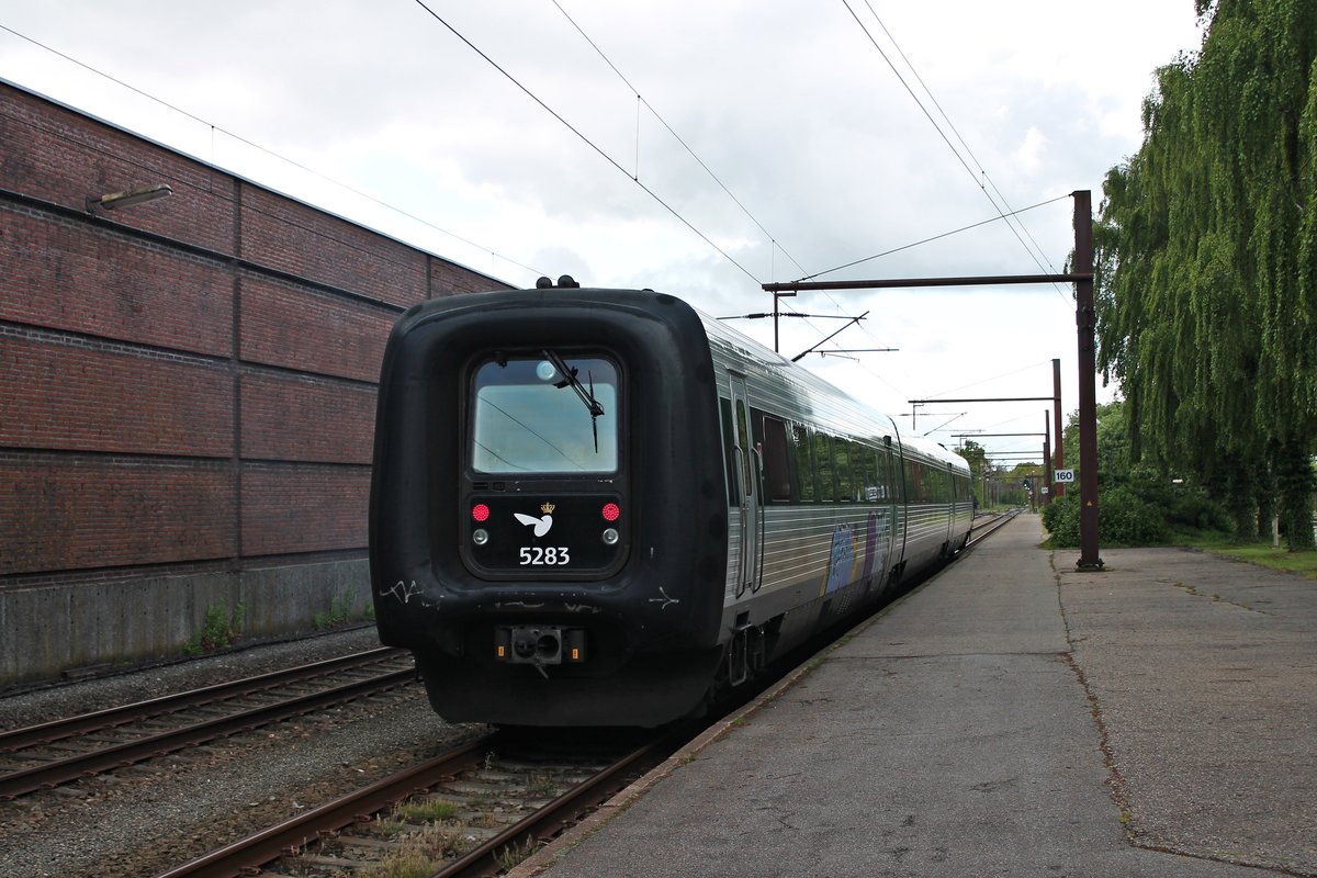 Nachschuss auf DSB IC3 5283 am 27.05.2015, als dieser als EuroCity nach Hamburg aus Padborg gen Flensburg fuhr.