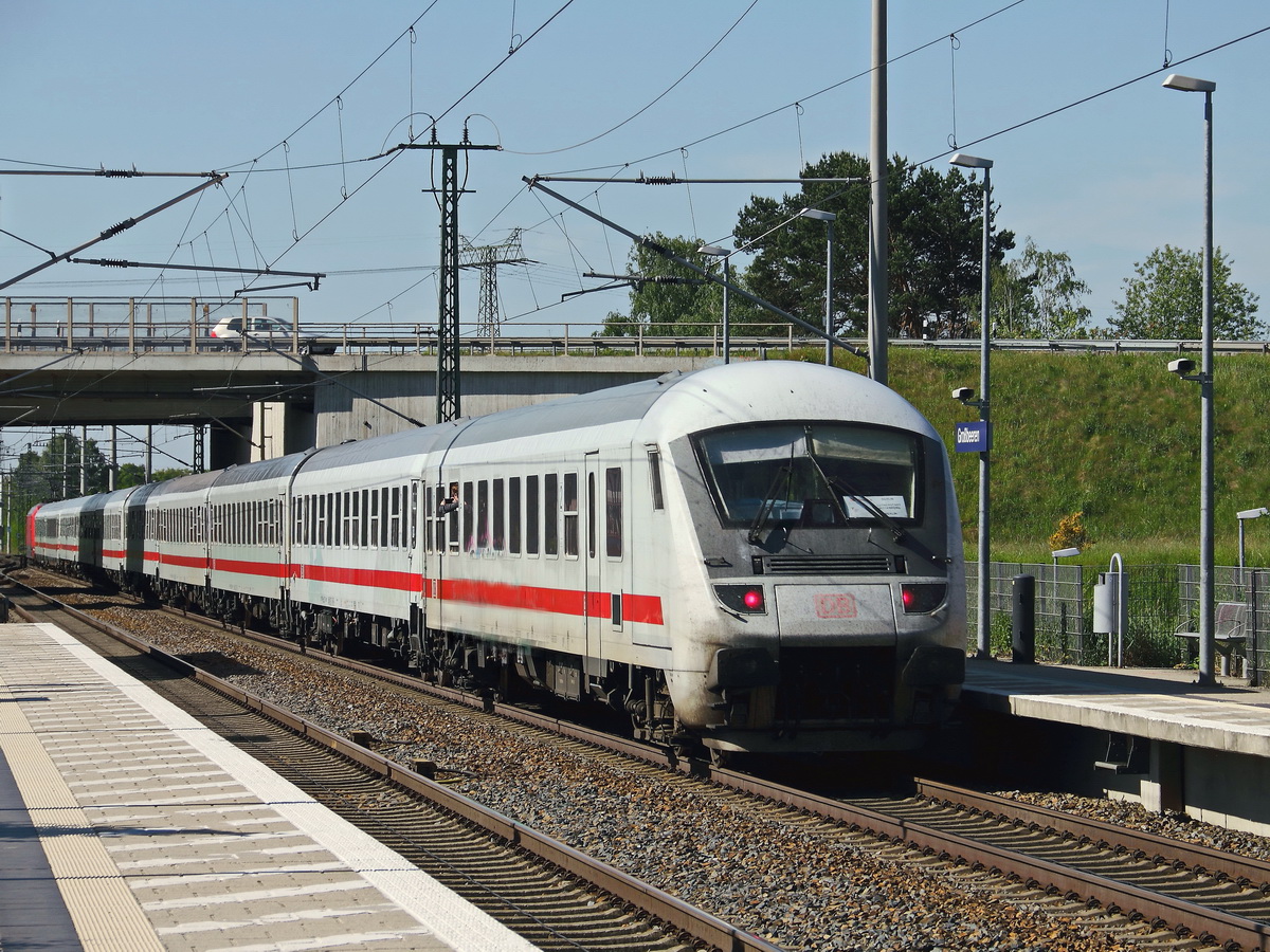 Nachschuß auf einen IC-Steuerwagen eines  Sonderzuges von Berlin Südkreuz nach Lutherstadt Wittenberg am 28. Mai 2017 in Großbeeren , gezogen von 101 118-8.
