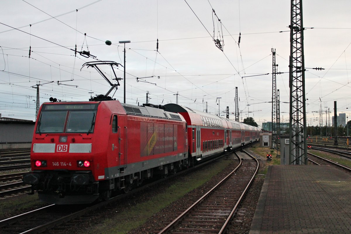 Nachschuss auf die Freiburger 146 114-4  Baden Württemberg erfahren , als sie am Morgen des 29.07.2015 ihren RE (Basel Bad Bf - Offenburg) aus dem Startbahnhof gen Weil am Rhein schob.
