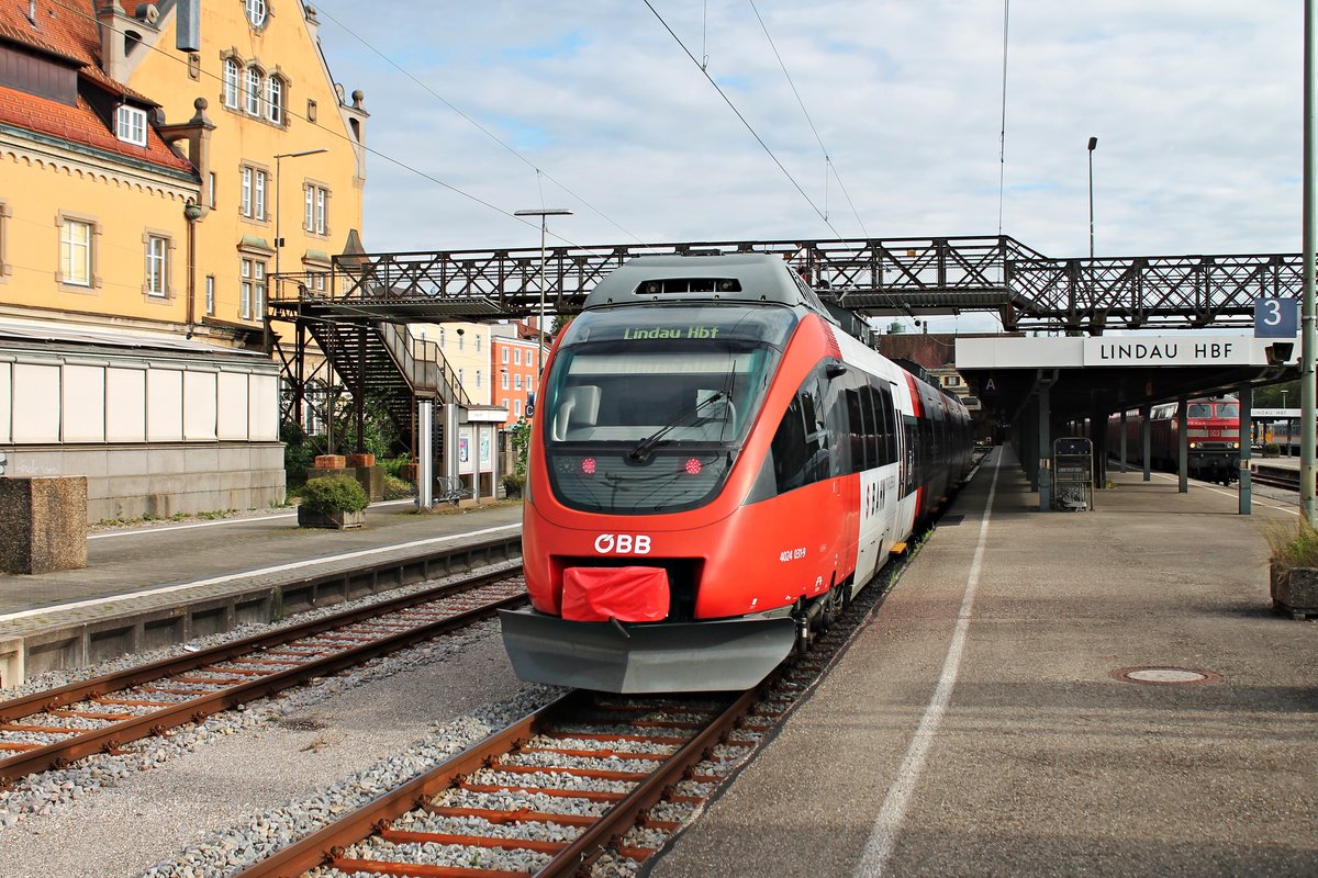 Nachschuss auf ÖBB 4024 031-9, als dieser am 12.08.2016 als S1 (Bludenz - Lindau Hbf) in den Zielbahnhof einfuhr.