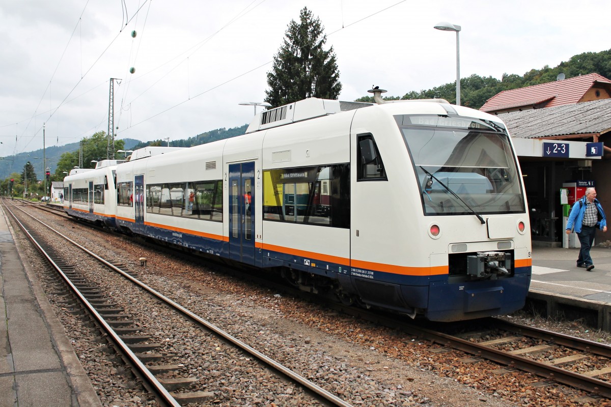 Nachschuss auf OSB 650 580-3 am 13.09.2014, als dieser mit OSB 520 (650 582-9) in Hausach auf Gleis 1 standen und auf die Abfahrt warten.