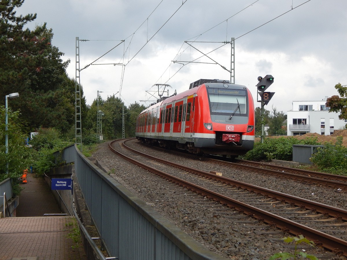 Nachschuss auf die S3 nach Oberhausen in Essen Horst.

Essen Horst 19.09.2015