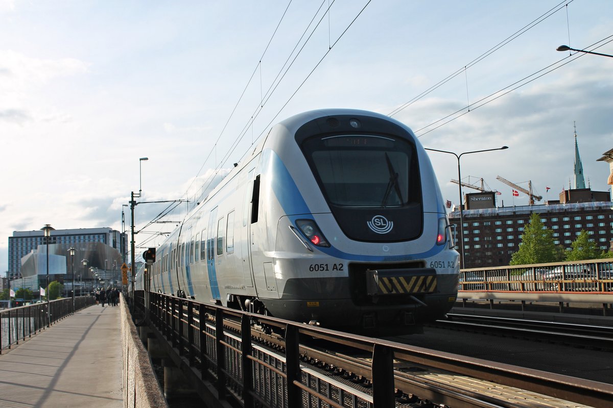 Nachschuss auf SL X60 6051 A2 am 29.05.2015, als dieser mit einer weiteren Einheit in Stockholm C einfuhren.