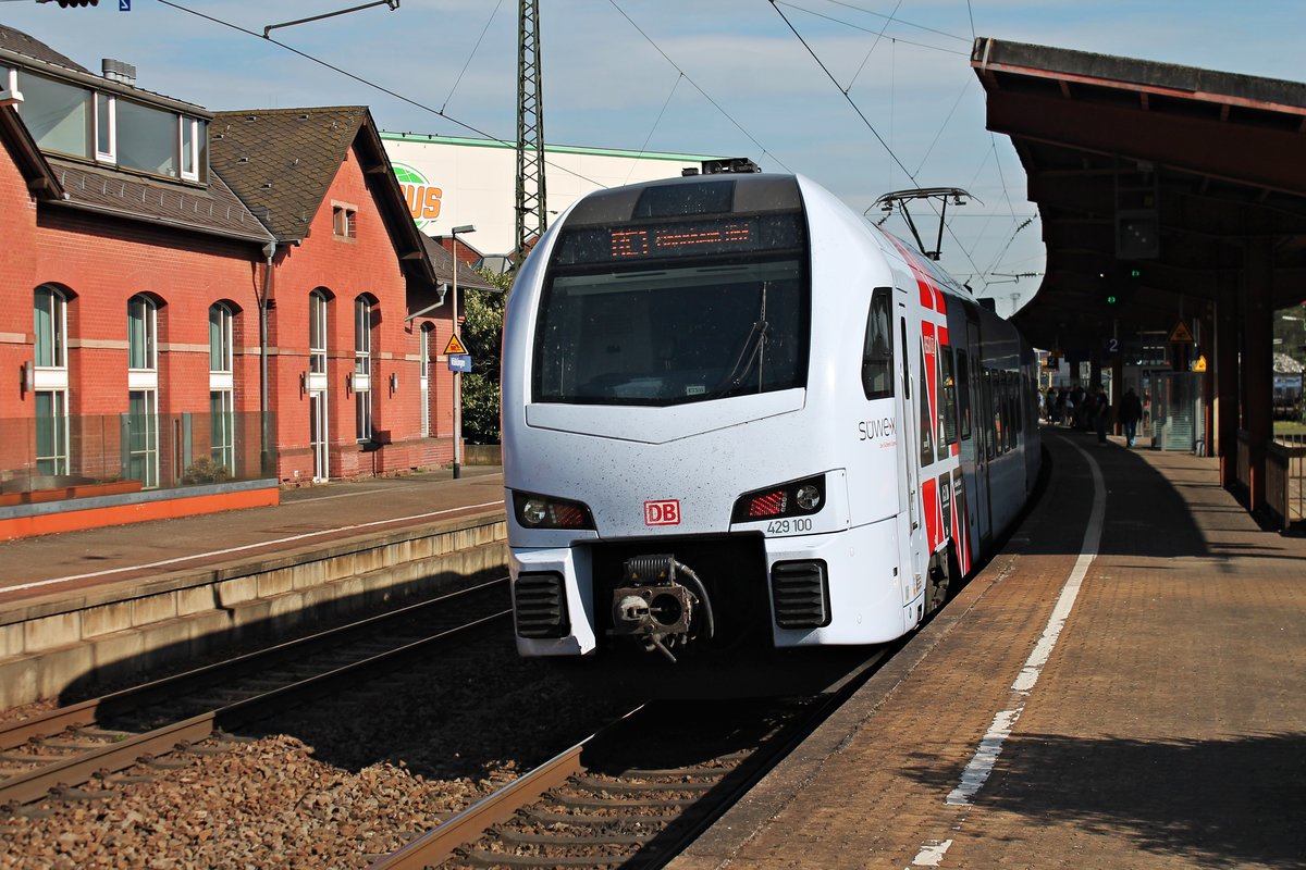 Nachschuss auf SÜWEX 429 100 am 12.04.2017, als dieser als RE1 (Koblenz Hbf - Mannheim Hbf) in den Bahnhof von Völklingen fuhr.