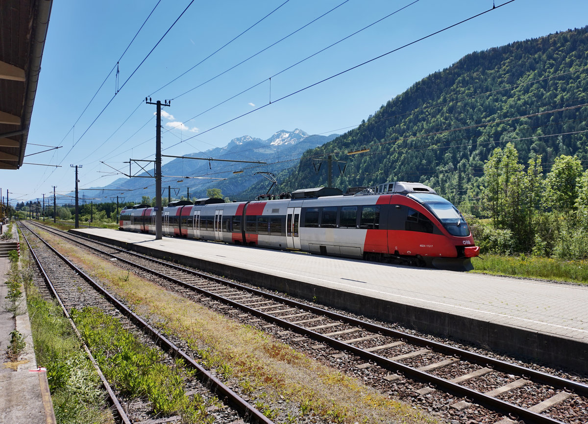 Nachschuss des 4024 112-7 als S1 4236 (Lienz - Friesach), bei der Abfahrt in Oberdrauburg.
Aufgenommen am 22.5.2016.