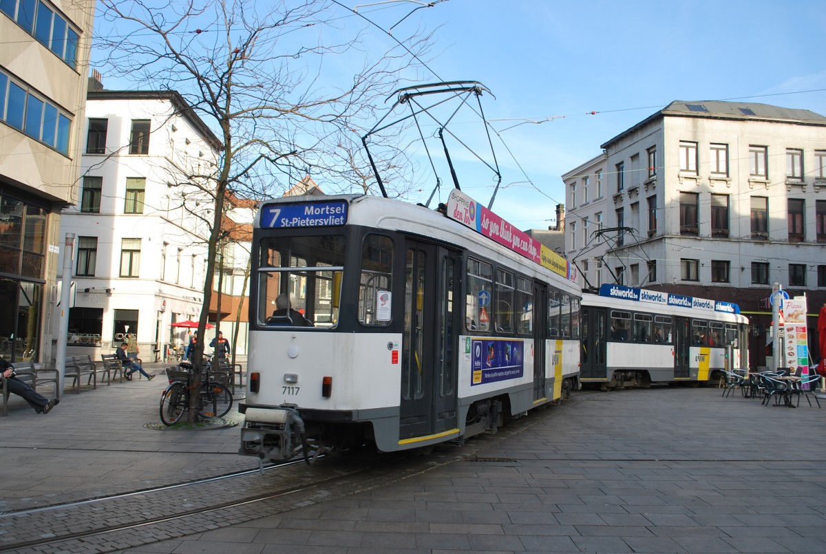Nachschuss von der Straßenbahn Nr. 7 von De Lijn auf dem St-Paulusplaats am 8.11.2014.