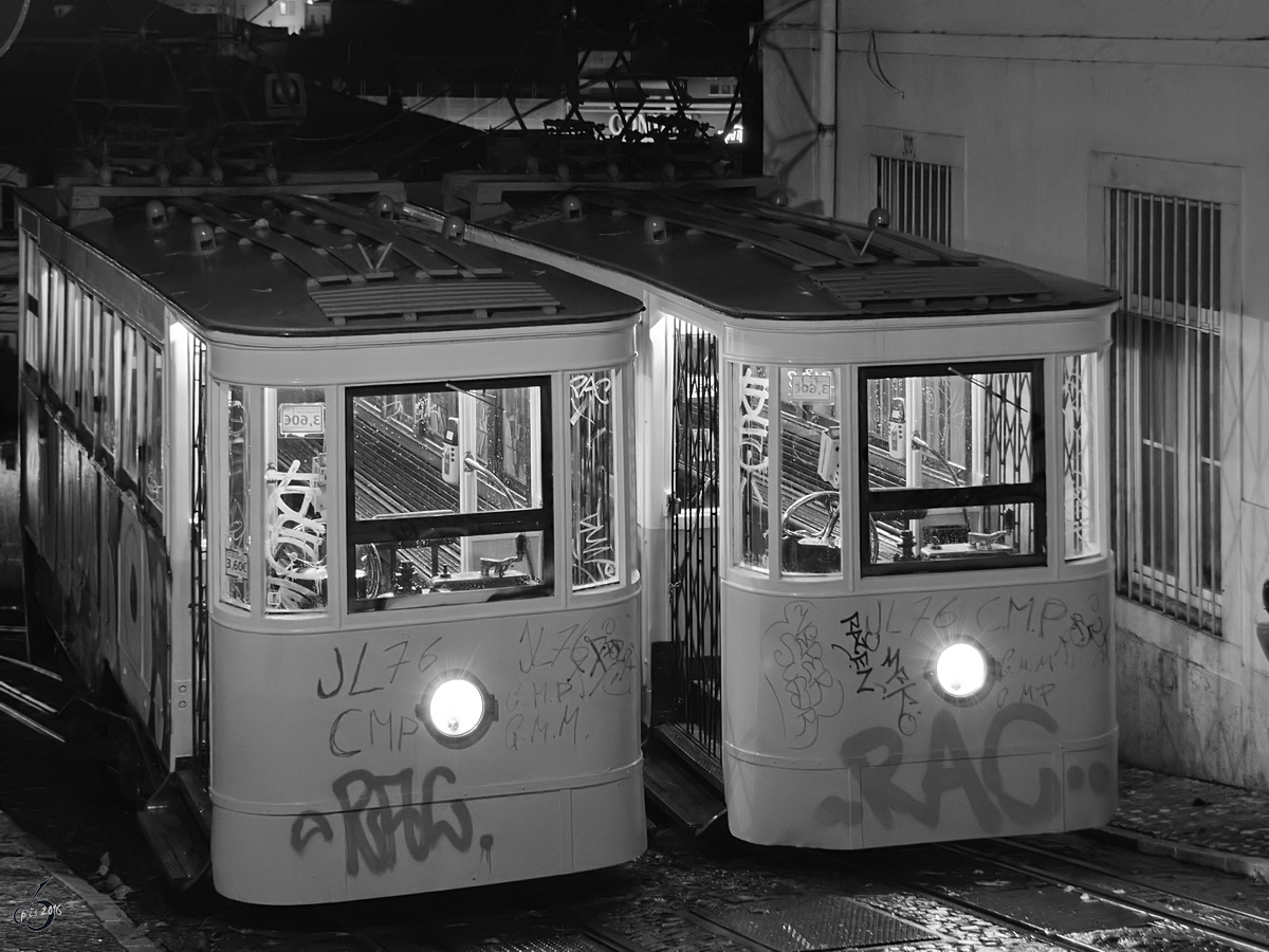 Nachtruhe für die Standseilbahn  Ascensor da Glória  in Lissabon (Dezember 2016)