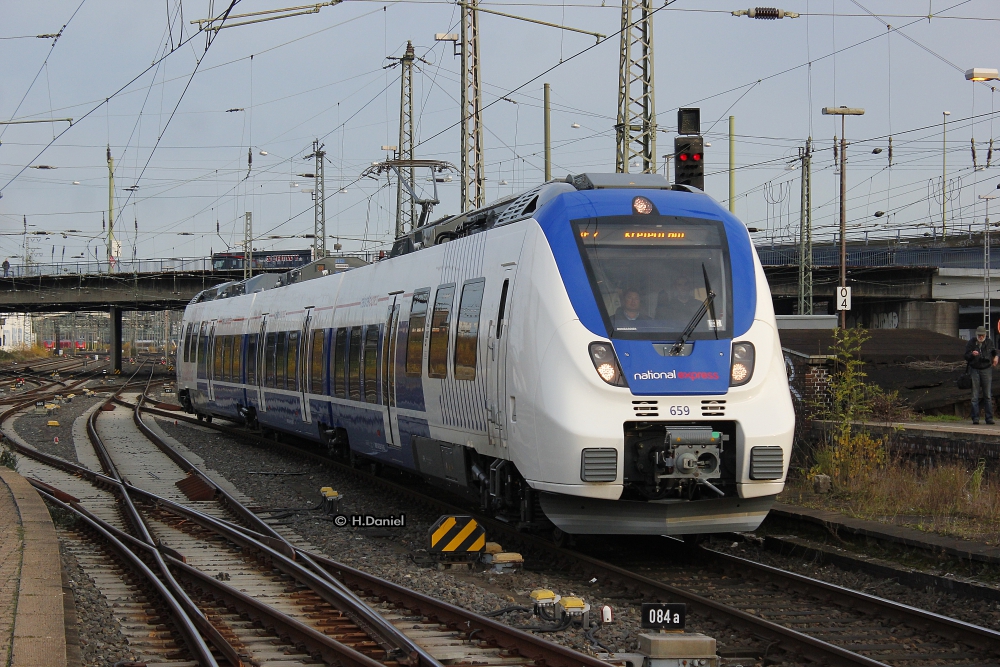 National Express 659 (442 659) als RE7 nach Krefeld Hbf am 05.12.2015 in Hagen Hbf.