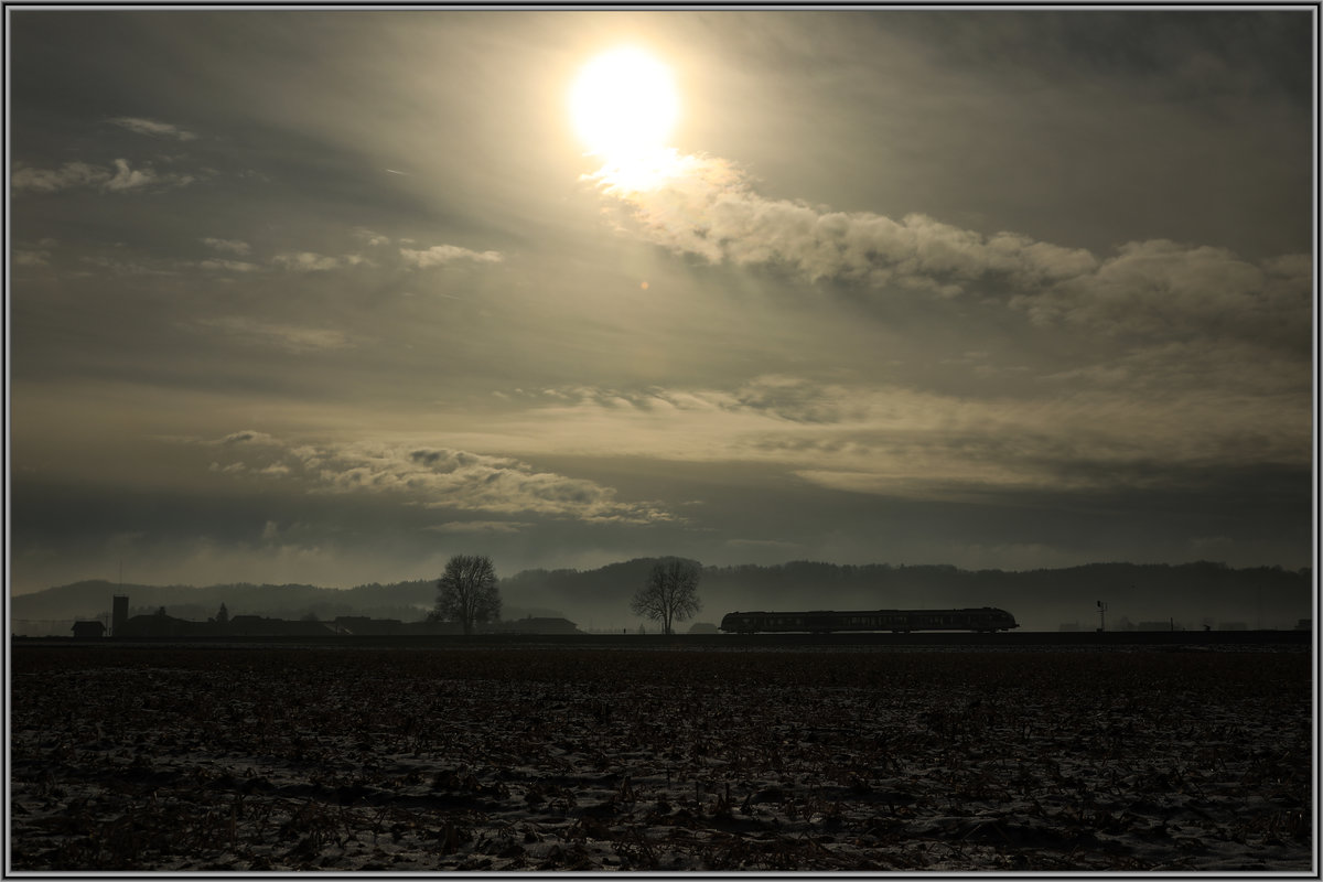 Nebel und Sonne beherrschen den 29.Jänner 2019 in der Südweststeiermark. Ein GTW 2/8 bei Frauental Bad Gams. 
