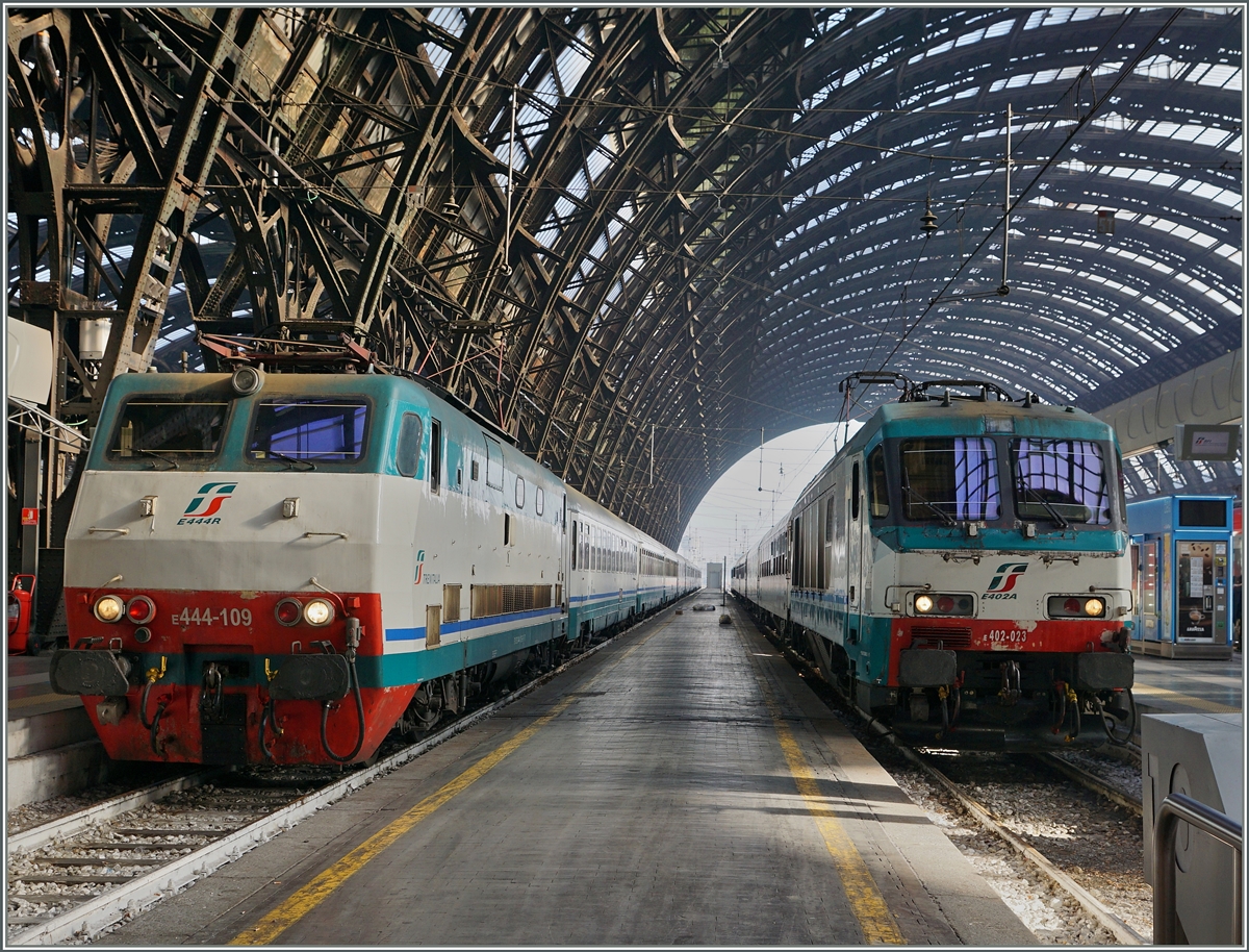 Neben vielen Treibwagen zügen gibt es in Milano weiterhin Züge mit Lok und Wagen zu bewundern: Hier sind die E 444-109 und die 402-023 in Milano eingetroffen und warten, dass sie ihre Züge in den Abstellbereich schieben können.
1. März 2016