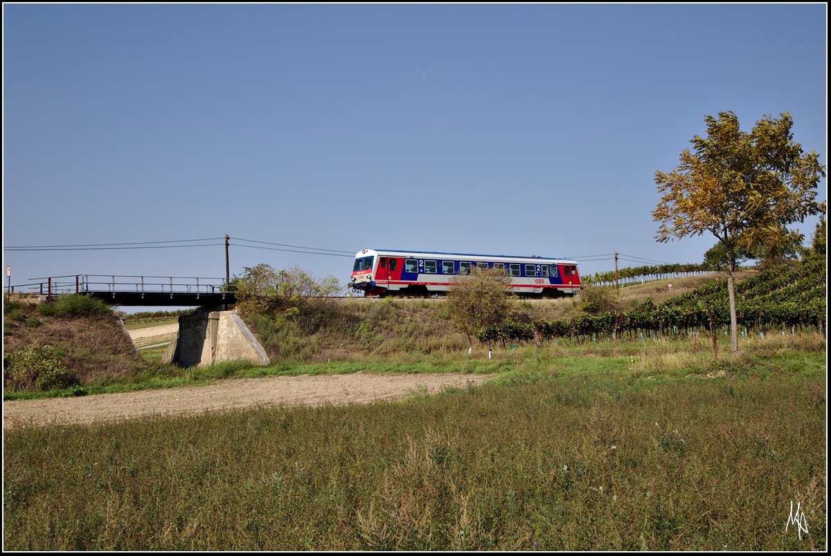 Nebenbahnidylle im Weinviertel. Der 5047 047 am letzten verbliebenen Reststücke der Stammersdorfer Lokalbahn kurz vor Auersthal. (29.08.2017)