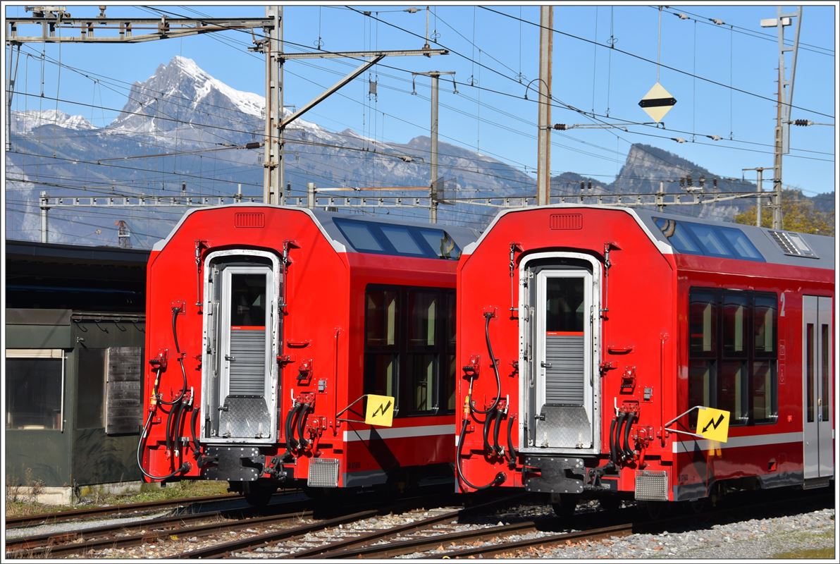 Neue ALVRA-Züge warten in Landquart auf ihre ersten Einsätze. (31.10.2017)