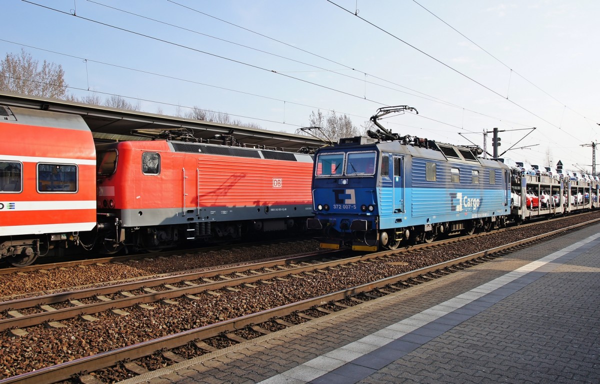 Neue Autos braucht das Land. 372 007 im Bahnhof von Pirna. Aufgenommen am 24.03.2015