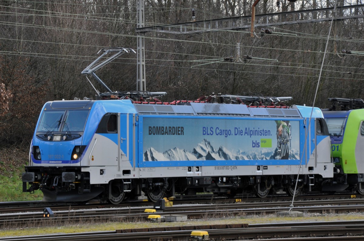 Neue Bombardier Lokomotive der BLS 187 002-1 an Güterbahnhof in Muttenz. Die Aufnahme stammt vom 27.01.2014.