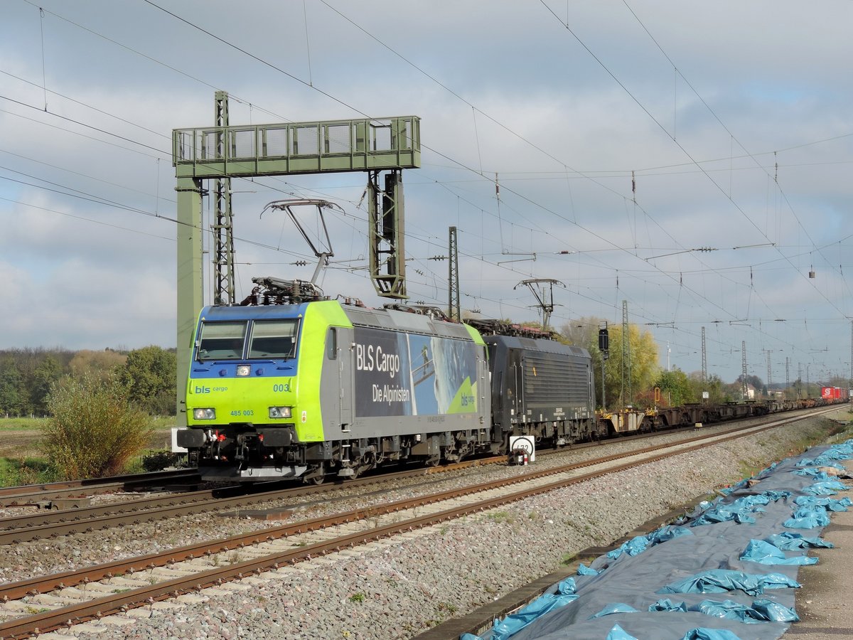 Niederschopfheim - 30.10.17 : vielleicht meine letzte Fototour vor dem Aufbau der Lärmschutzmauer. BLS Lok Re 485 003 mit neuem Farbschema, und MRCE Lok E 189 292 mit einem KLV.