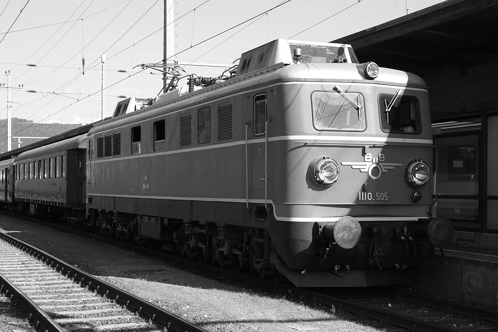 NLB 1110.505 am 23.September 2017 mit dem SR 14705 (Frankenmarkt - Graz) im Bahnhof St. Michael.