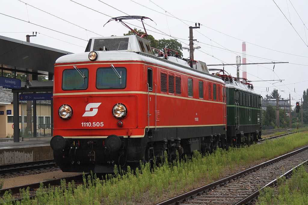 NLB 1110.505 und ARGE 1041.15 am 21.August 2016 im Bahnhof Korneuburg.