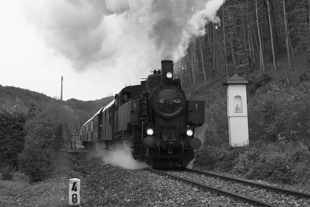 NLB 93.1420 am 12.November 2017 mit Zug2 von Wien Meidling nach Waldmühle beim Marterl im Km 4,8.