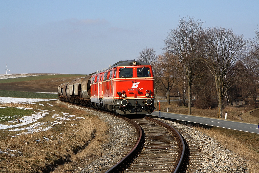 NLB - Tandem 2143 070-7 und 2143.56 vor dem SLGAG 97415 am 25.Februar 2018 zwischen Naglern und Wetzleinsdorf.