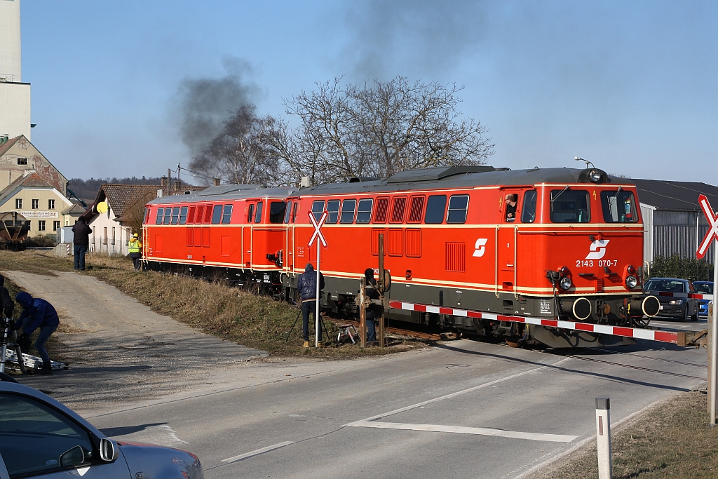NLB - Tandem 2143 070-7 und 2143.56 am 25.Februar 2018 in Wetzleinsdorf.