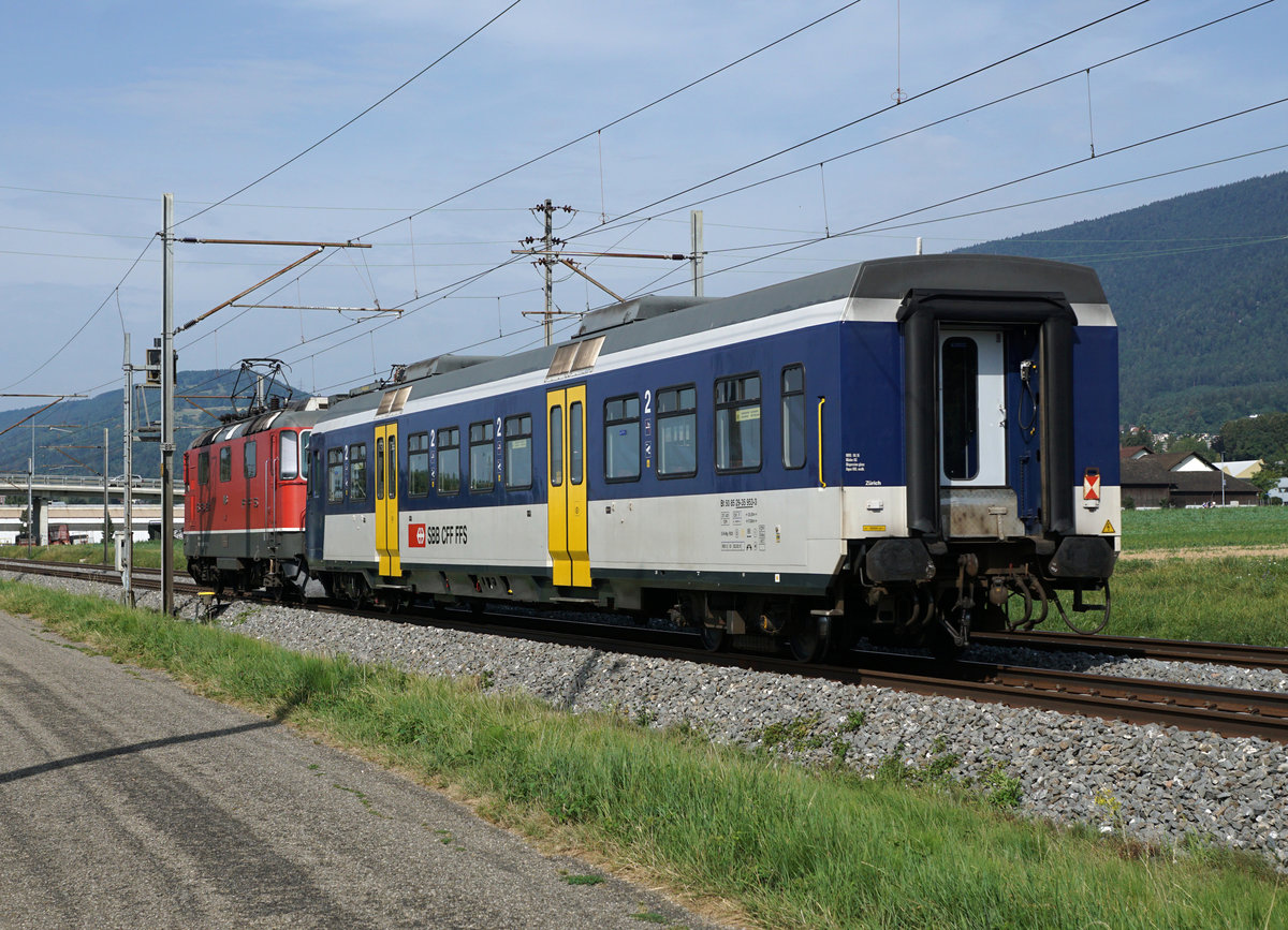 NPZ Bt Überfuhr
SBB Personenverkehr
Re 420 148-9 mit Bt 50 85 29-35 953-3 zwischen Grenchen-Süd und Bettlach am 9. August 2018.
Foto: Walter Ruetsch