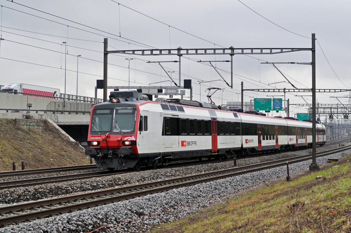 NPZ Domino fährt Richtung Bahnhof SBB. Die Aufnahme stammt vom 20.12.2017.
