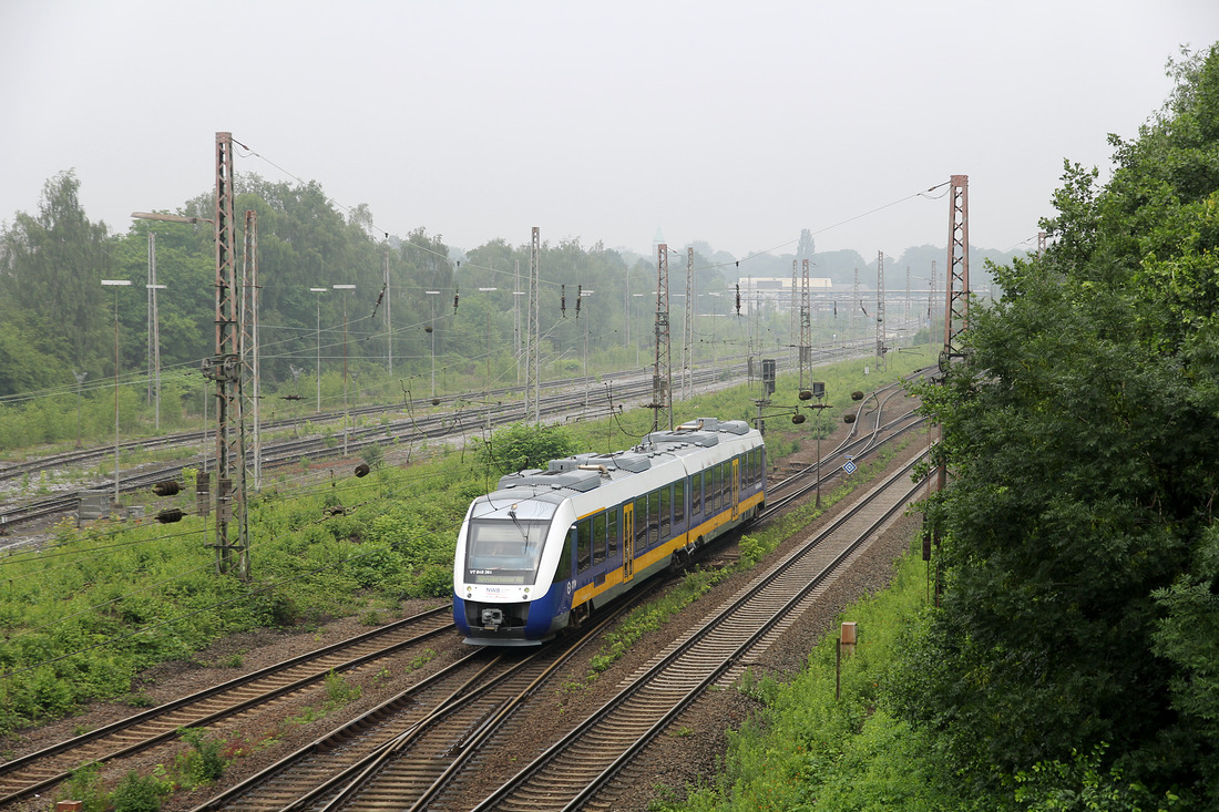 NWB VT 648 364 erreicht als RB 44 (Dorsten - Oberhausen Hbf) den Bahnhof Gladbeck West.
Aufgenommen am 1. Juni 2018.