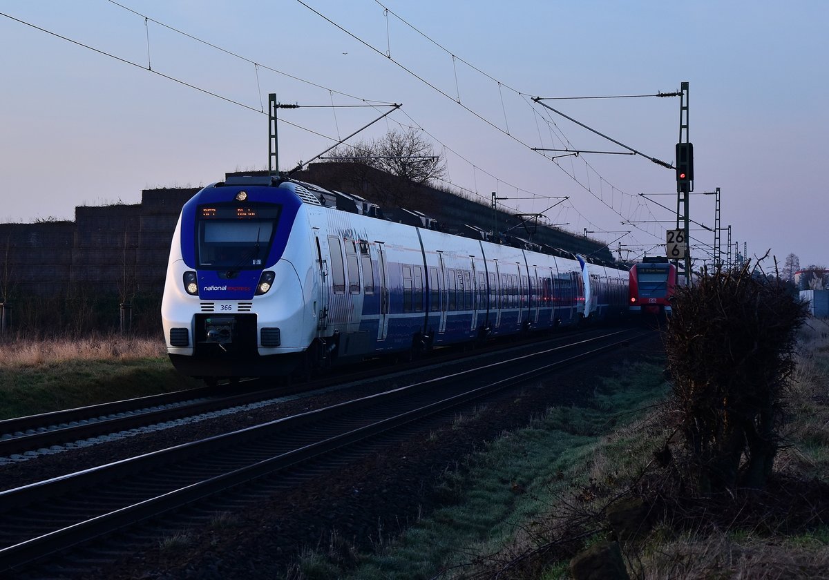 NX 366 als RE7 bei Allerheiligen gen Rheine fahrend am Abend des 16.12.2016