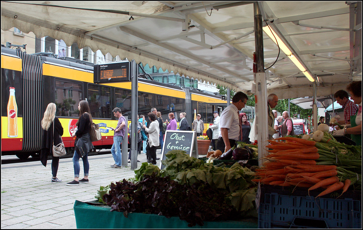 Obst und Gemüse und auch ein Stadtbahn -

Heilbronner Markt mit Stadtbahnanschluss. 

31.05.2016 (M)