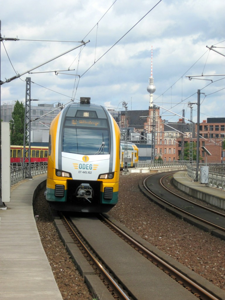 ODEG ET 445.102 fährt am 13.06.2014 als RE2 nach Wittenberge in den Hbf. Berlin ein.
