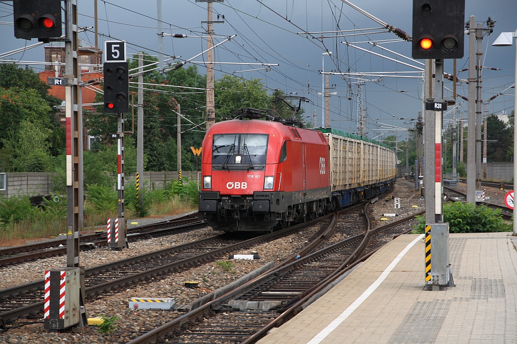 ÖBB 1116 187 fährt am 01.September 2018 durch den Bahnhof Wien Liesing.