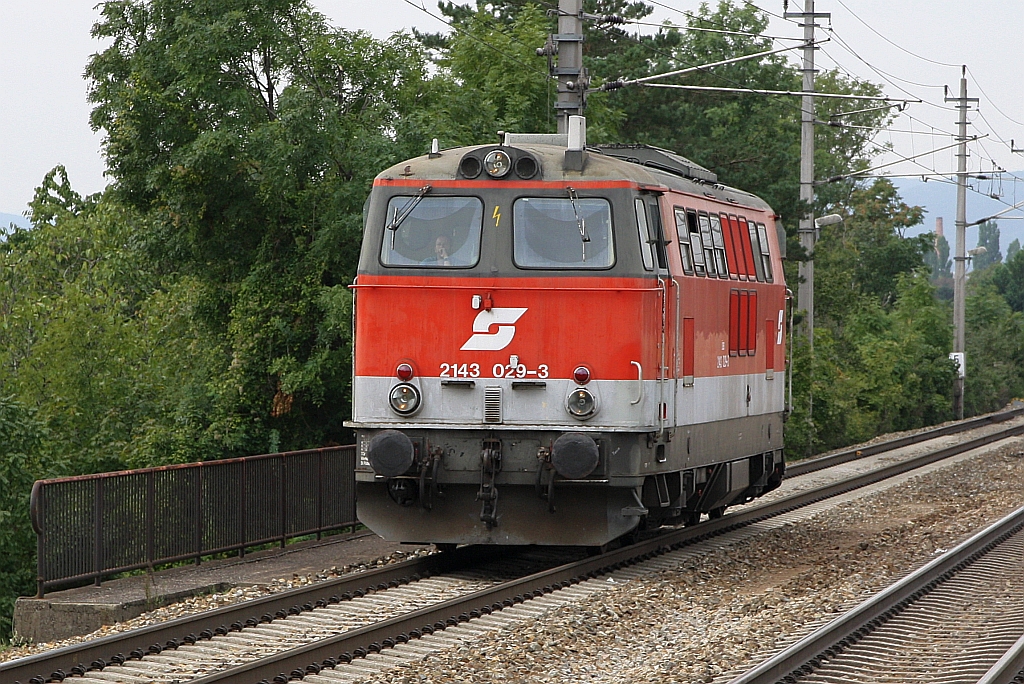 ÖBB 2143 029-3 als LZ 18055 von Wr. Neustadt nach Matzleinsdorf am 16.September 2018 bei der Haltestelle Hetzendorf.