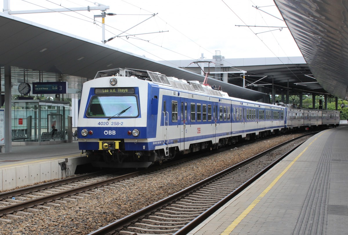 ÖBB 4020 258-2 als Regionalzug nach Laa a.d. Thaya hält im Bahnhof Wien-Praterstern am 9. Juli 2014.
