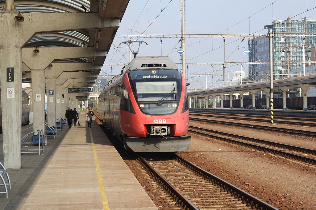 ÖBB 4124 009-4 am 26.Oktober 2015 als Os7616/REX7616 in Bratislava Petrzalka. 