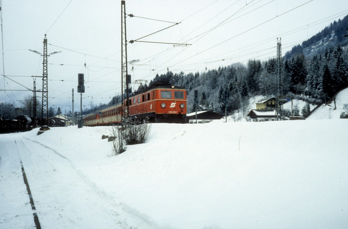 ÖBB BR 1110 (1110 018-7) Bahnhof Kitzbühel im Feber 1988.