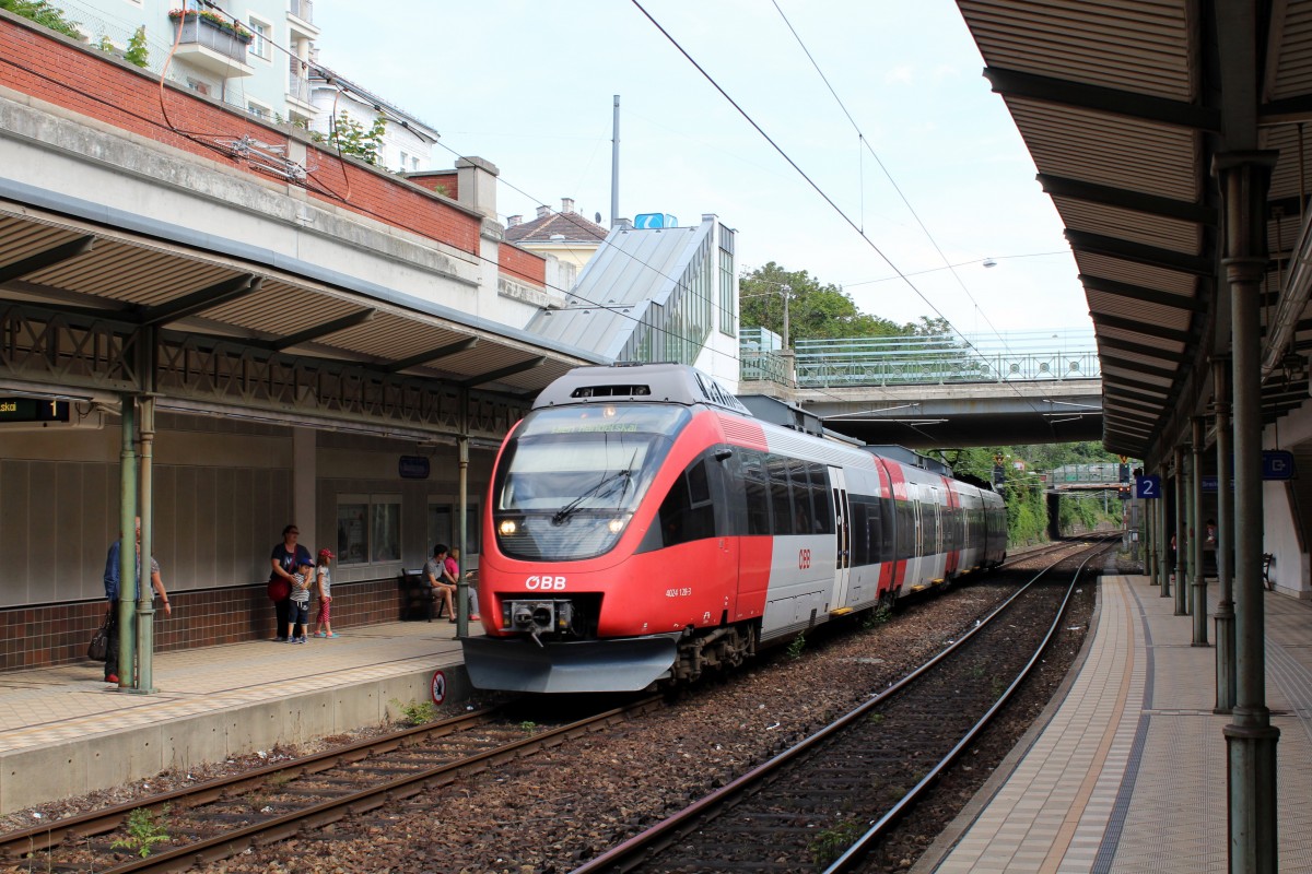 ÖBB Schnellbahn (S-Bahn) Wien: 4024 128-3 als S45 erreicht am 30. Juni 2015 die Station Breitensee. - Der Zug fährt in Richtung Handelskai.